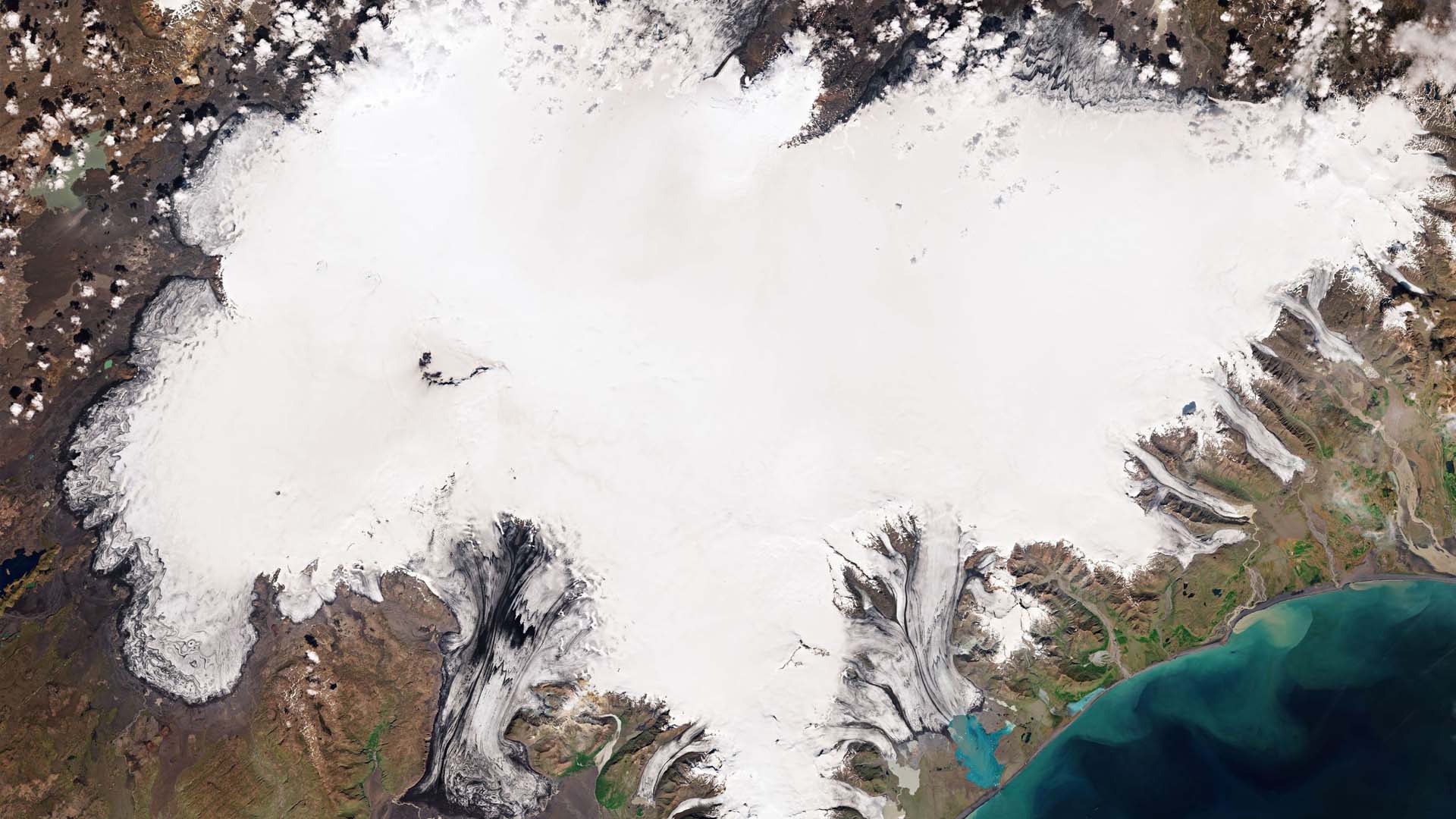 Keeping track of retreating glaciers in Iceland 